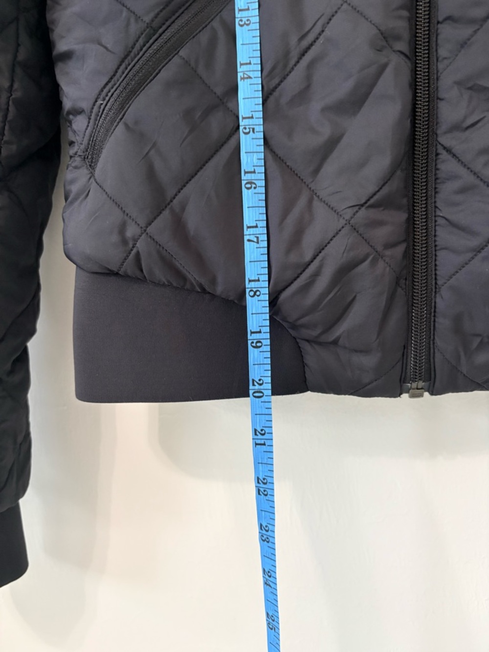 Lululemon Warm Two Ways Bomber Sz 2 Black Quilted Reversible EUC - Picture 16 of 16